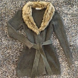 Olive Green Sweater Faux fur - Old Navy